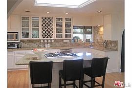 Contemporary 3 Bedroom Home  in Los Angeles, CA (Photo 5 of 12)