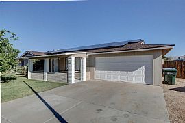 Beautifully Updated Vintage Home with 4bd/2ba and 1984 Sq Ft. in Phoenix, AZ