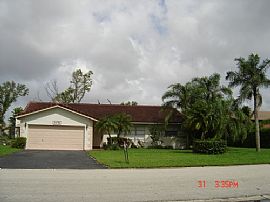 Coral Springs, Fl - Traditional Style House with Pool in Coral Springs, FL