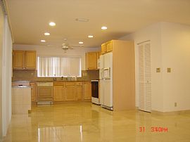 Coral Springs, Fl - Traditional Style House with Pool in Coral Springs, FL (Photo 2 of 4)