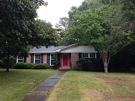 Single Family Home in Mobile, AL