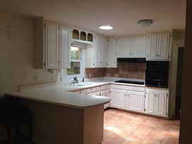 Single Family Home in Mobile, AL (Photo 4 of 6)