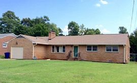 Spacious 3 Bedroom Brick Ranch Single Family Home in Quiet Neig in Newport News, VA