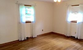 Spacious 3 Bedroom Brick Ranch Single Family Home in Quiet Neig in Newport News, VA (Photo 7 of 9)