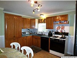 Charming Single Family Rental on 75x100ft Lot.  in Middletown, NJ (Photo 4 of 5)