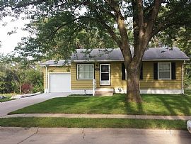 This 910 Square Foot Single Family in Omaha, NE