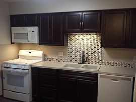 This 910 Square Foot Single Family in Omaha, NE (Photo 3 of 6)