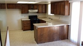 Well Cared For Three Bedroom Home with Easy Access to Shopping, in Phoenix, AZ (Photo 9 of 11)