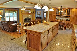 Beautiful Custom Home in Superior Condition with Custom Cabinet in Mayfield, NY (Photo 2 of 5)