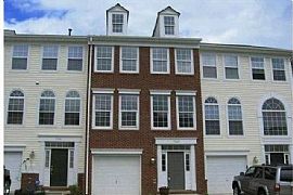 Spacious Townhouse For Rent! in Woodbridge, VA (Photo 4 of 9)