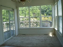 Spacious Townhouse For Rent! in Woodbridge, VA (Photo 6 of 9)