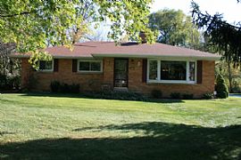 8820 N Pelham Pkwy, Milwaukee, Wi 53217 in Milwaukee, WI