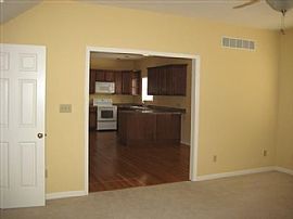 Nice Single Family 4 Beds 3 Baths Home in Lexington, KY (Photo 4 of 9)