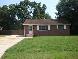 Very Nice 3 Bedroom 1 Bath Brick Ranch. Hardwood Floors Through in Virginia Beach, VA (Photo 11 of 12)