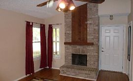 Great 3bed 2ba Home Ready For Move In, Laminate Flooring in Liv in San Antonio, TX (Photo 3 of 8)