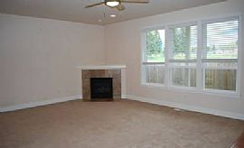 Excellent Single Family Home in a Cute Area in Vancouver, WA (Photo 2 of 7)