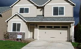 Excellent Single Family Home in a Cute Area in Vancouver, WA (Photo 3 of 7)