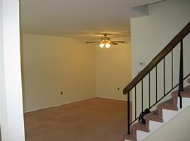 Great Townhouse with 3 Bedrooms Plus a Finished Basement in North Brunswick, NJ (Photo 4 of 4)