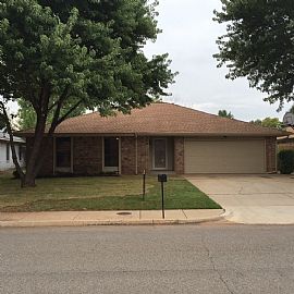 Freshly Painted Super Clean 3bdms 2baths Single Family Home in Edmond, OK