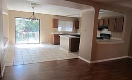 Great 3 Bedroom 2 Bath Home in An Established Area on The North in San Antonio, TX (Photo 2 of 8)