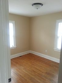 Updated, 2 Bedroom, One Bath Home on The S. Side of Des Moines  in Des Moines, IA (Photo 3 of 7)
