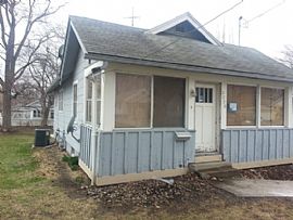 Updated, 2 Bedroom, One Bath Home on The S. Side of Des Moines  in Des Moines, IA (Photo 7 of 7)