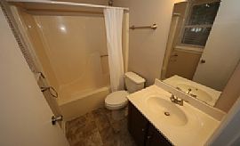 Lovely Renovated 3 Bd Home on a Cul De Sac. New Carpet in Charlotte, NC (Photo 6 of 8)