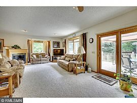 Single Family Home For Rent in Shakopee, MN (Photo 2 of 2)