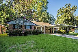 Single Family Home For Rent in Houston, TX