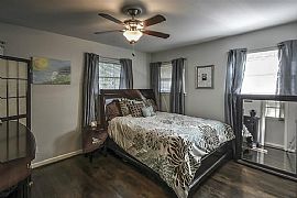 Single Family Home For Rent in Houston, TX (Photo 2 of 2)