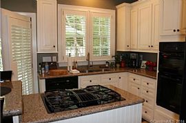  Wonderful 2-Story, 4 Bedroom / 2 1/2 Bathroom Home in Charlotte, NC (Photo 3 of 3)