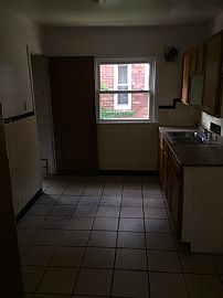 Super Neat and Clean 3 Bedroom 2 Bathroom Bungalow Style Home. in Detroit, MI (Photo 3 of 9)