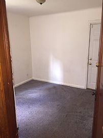 Super Neat and Clean 3 Bedroom 2 Bathroom Bungalow Style Home. in Detroit, MI (Photo 8 of 9)