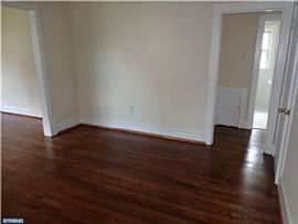 This Beautiful 3 Bedroom in Claymont, DE (Photo 3 of 9)
