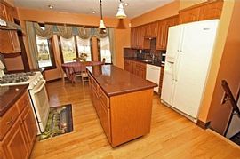 4 Bedrooms and 3.5 Bathrooms This Home Is in The Jpsteven Schoo in Edison, NJ (Photo 2 of 6)