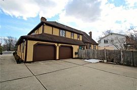 4 Bedrooms and 3.5 Bathrooms This Home Is in The Jpsteven Schoo in Edison, NJ (Photo 3 of 6)