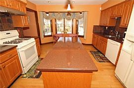 4 Bedrooms and 3.5 Bathrooms This Home Is in The Jpsteven Schoo in Edison, NJ (Photo 6 of 6)