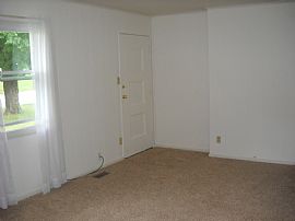 Nice Cute 3beds 1.5bath Ranch  Style Home in a Great Ne Locatio in Cedar Rapids, IA (Photo 10 of 10)