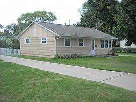 Nice Cute 3beds 1.5bath Ranch  Style Home in a Great Ne Locatio in Cedar Rapids, IA (Photo 2 of 10)
