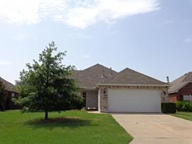 Marvelous 3br and 2bth. Built in 2002. Eagle Creek Subdivision in Broken Arrow, OK