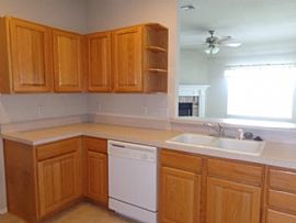 Marvelous 3br and 2bth. Built in 2002. Eagle Creek Subdivision in Broken Arrow, OK (Photo 3 of 6)