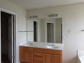 Marvelous 3br and 2bth. Built in 2002. Eagle Creek Subdivision in Broken Arrow, OK (Photo 4 of 6)