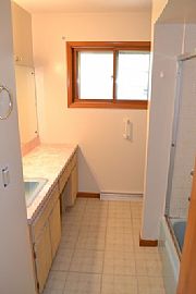 Spacious 3 Bedroom and 2 Bathroom House Located in West Joliet. in Joliet, IL (Photo 4 of 7)