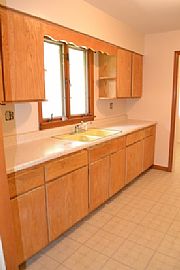 Spacious 3 Bedroom and 2 Bathroom House Located in West Joliet. in Joliet, IL (Photo 6 of 7)