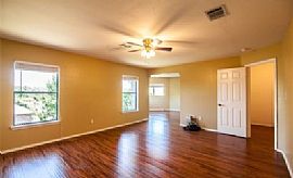 Awesome 3 Bed 2.5 Bed, Spacious Single Family Home in Austin, TX (Photo 3 of 7)