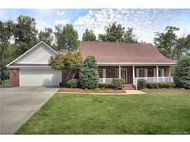 Full Brick Ranch with Basement Has Open Floorplan in Charlotte, NC