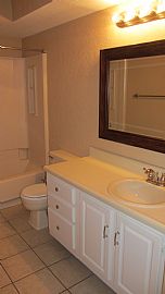 2 Bedrm.2 Bath Condo Near Quail Springs Mall in Oklahoma City, OK (Photo 7 of 12)