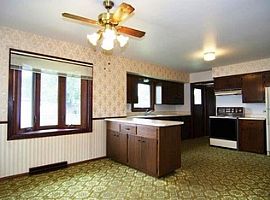 Clean, Well Cared For Ranch. Generous Living Room. Large Kitche in Milwaukee, WI (Photo 3 of 3)