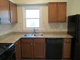 Enjoy This Modern 3bed/1.5 Bath Elgin Home in Elgin, IL