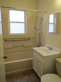 Enjoy This Modern 3bed/1.5 Bath Elgin Home in Elgin, IL (Photo 10 of 10)